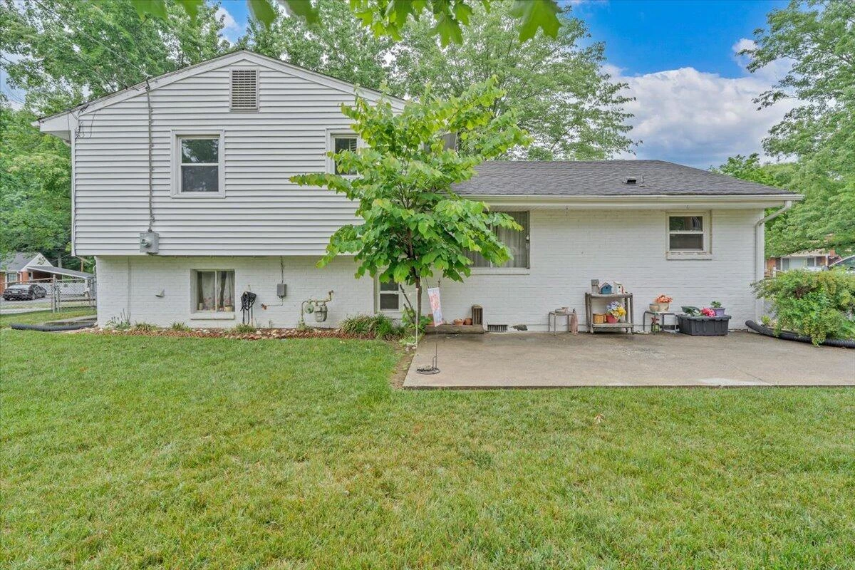 2747 Embassy DR - Photo 34