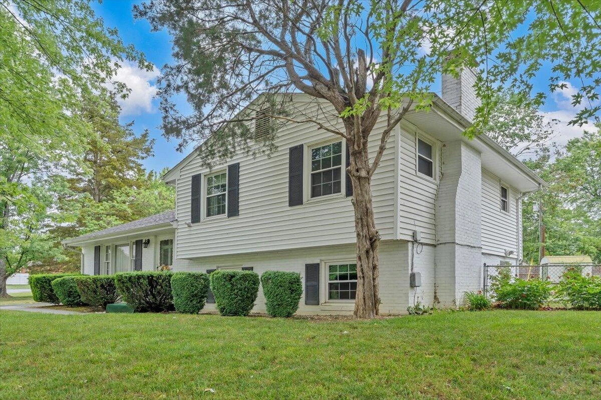 2747 Embassy DR - Photo 39