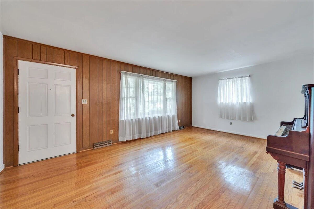 2747 Embassy DR - Photo 4