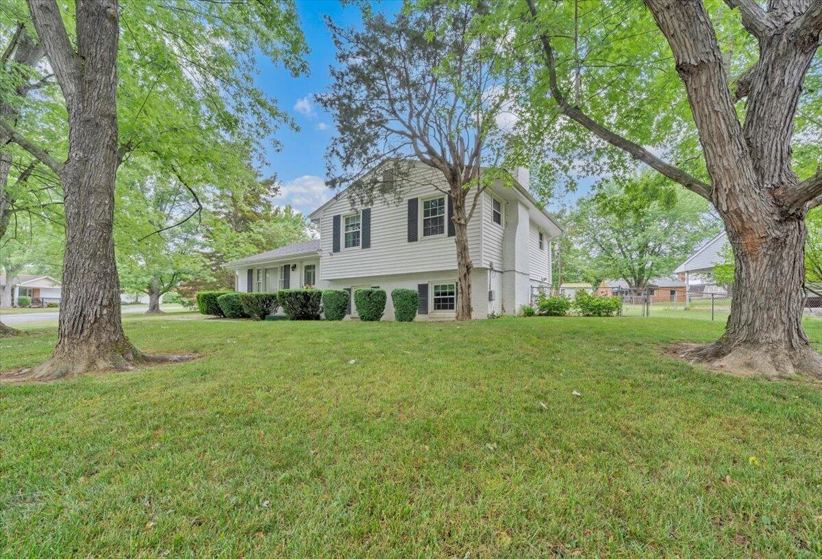 2747 Embassy DR - Photo 40