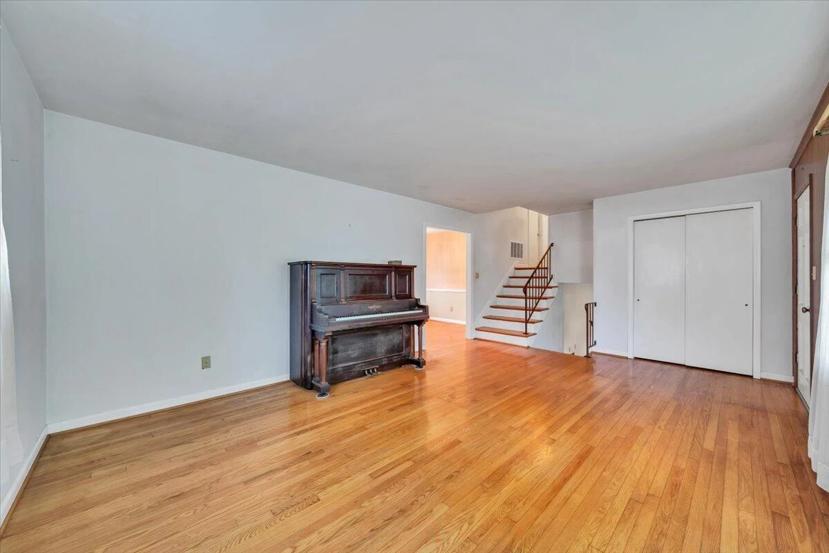 2747 Embassy DR - Photo 5