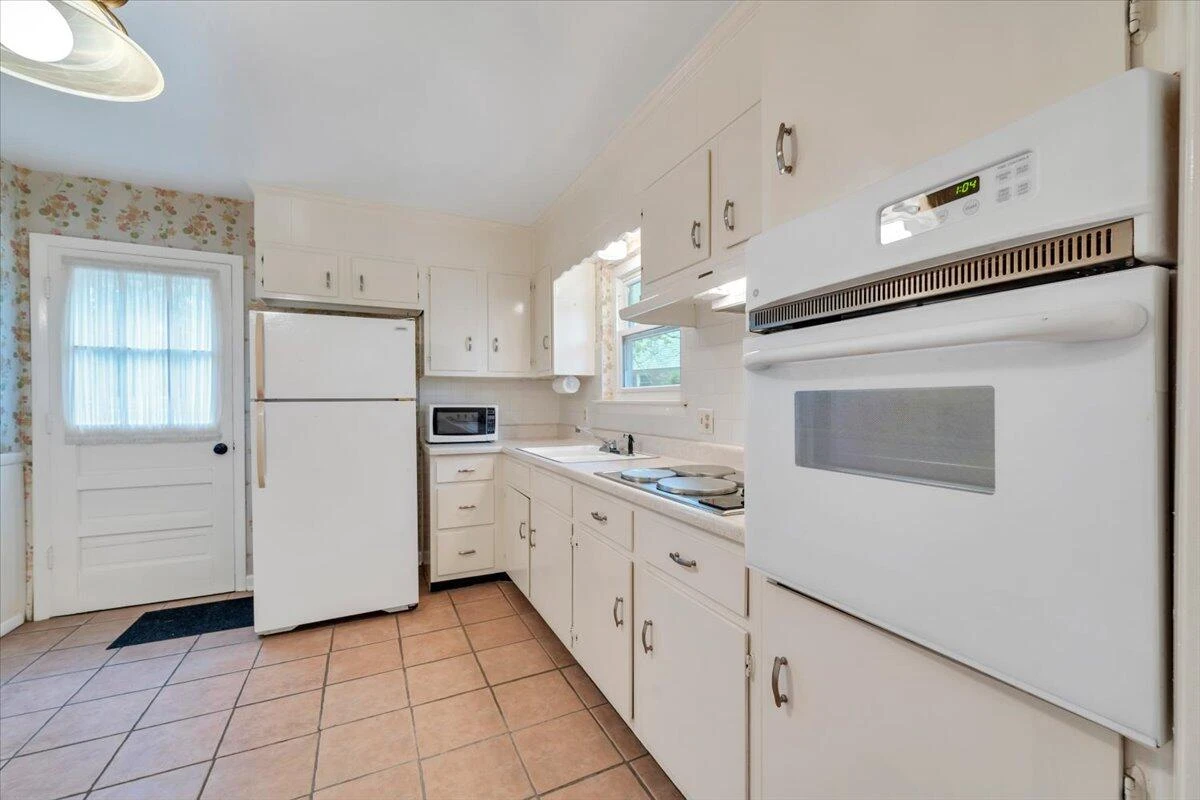2747 Embassy DR - Photo 9