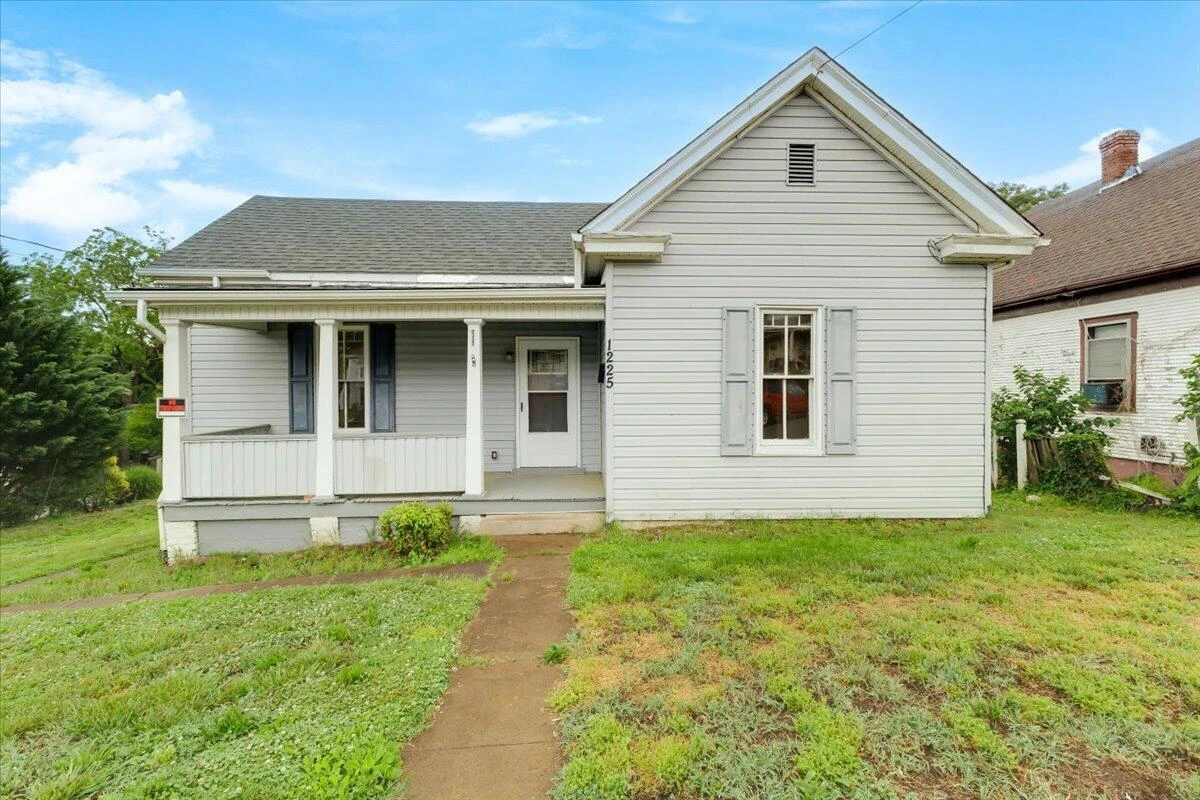 1225 Stewart AVE SE - Photo 2