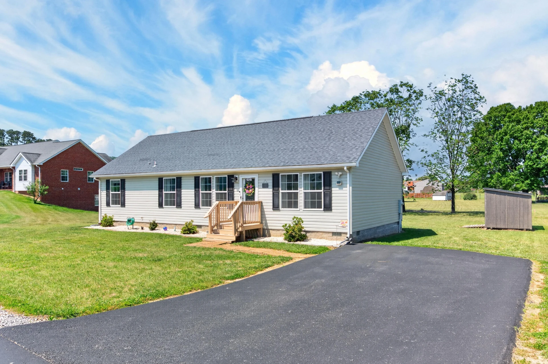 2127 Tara LN - Photo 2