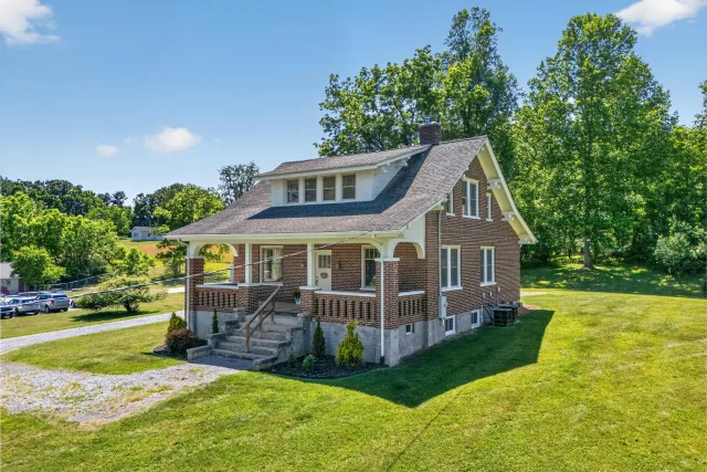 132 Christiansburg NE