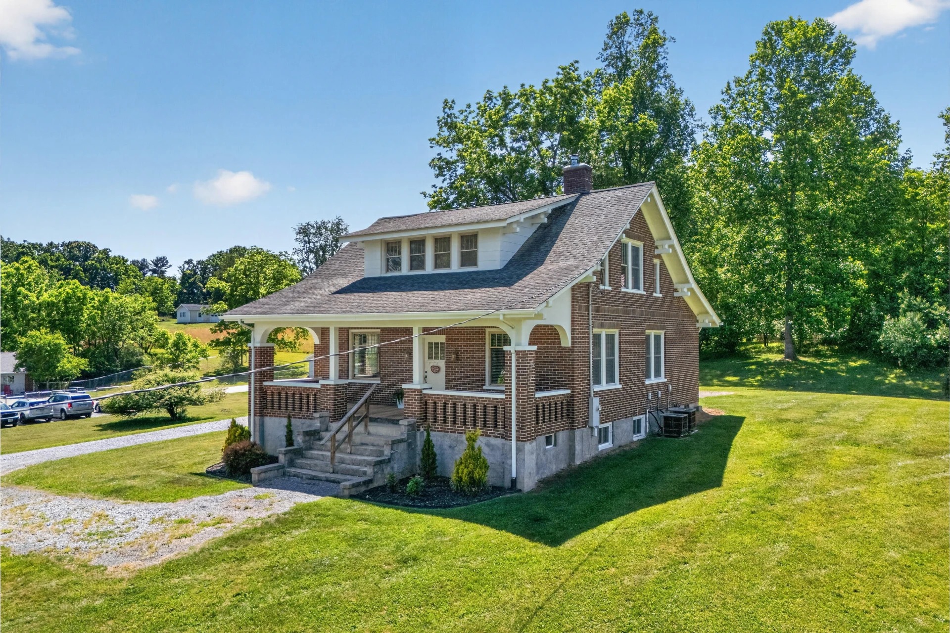 132 Christiansburg NE