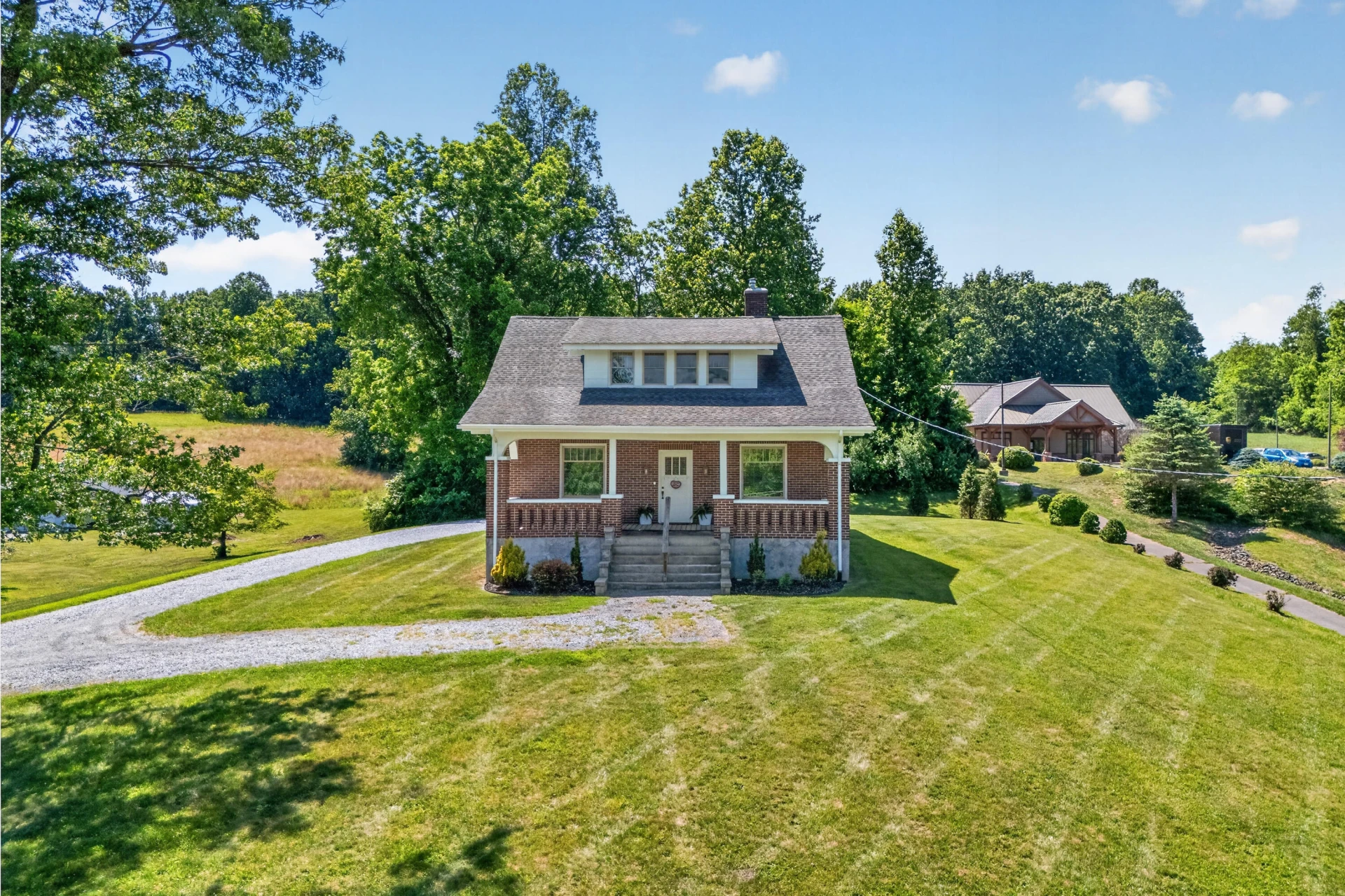 132 Christiansburg NE - Photo 2