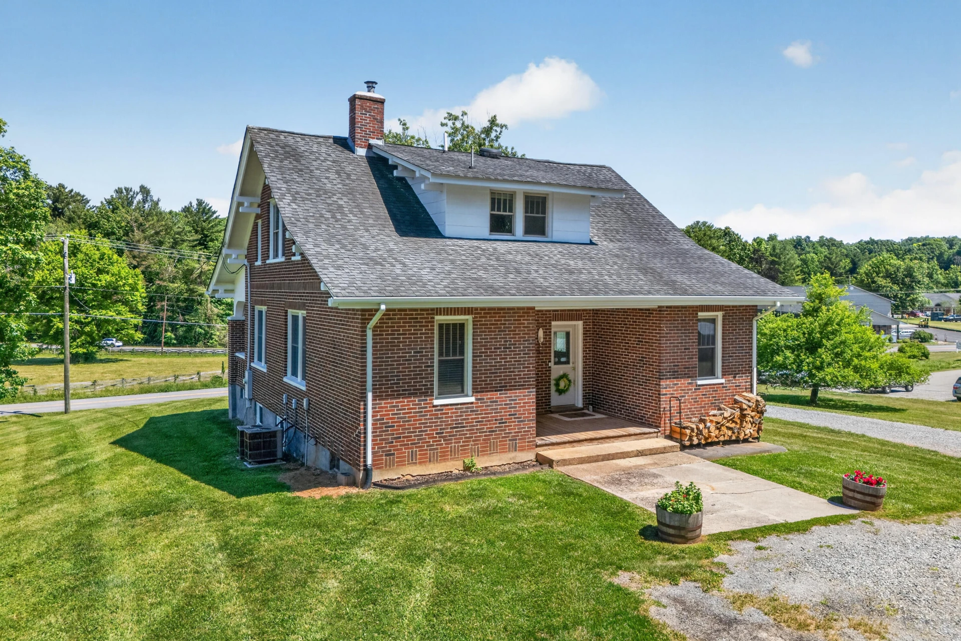 132 Christiansburg NE - Photo 40
