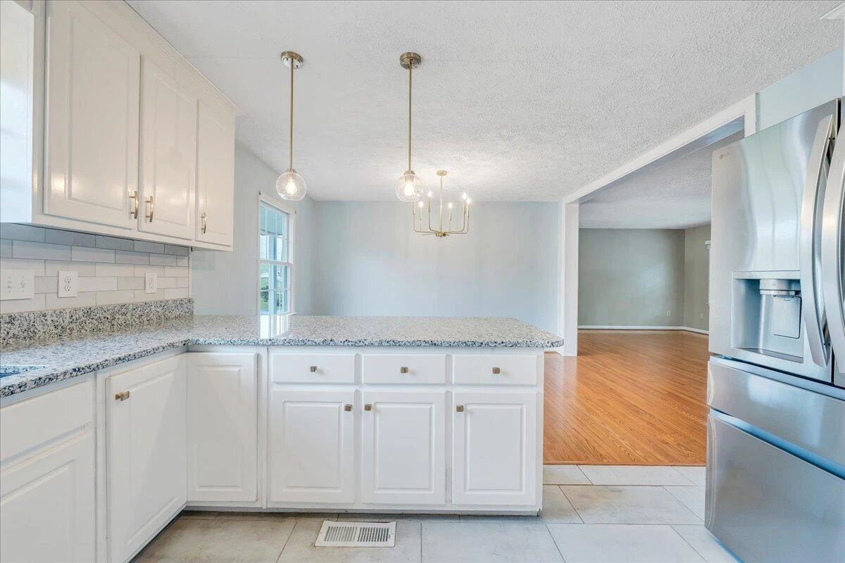 120 Upland DR - Photo 17