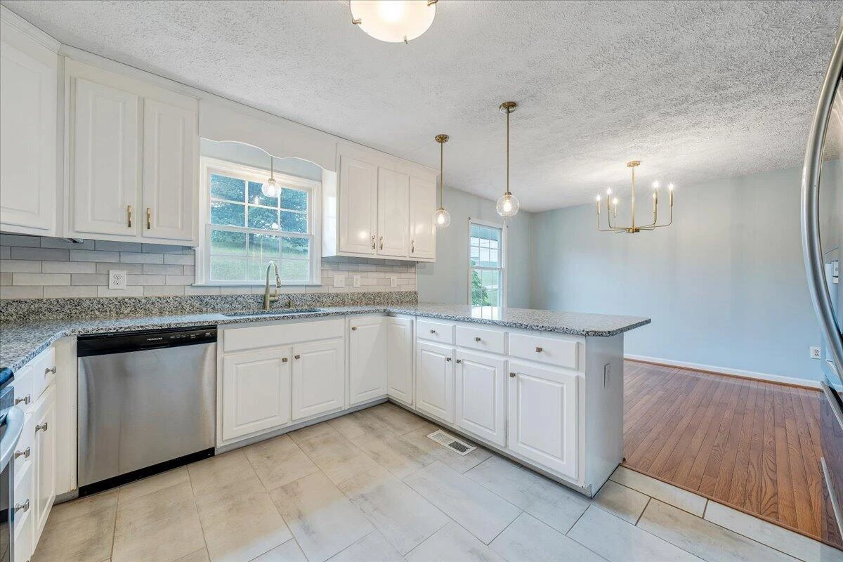 120 Upland DR - Photo 18