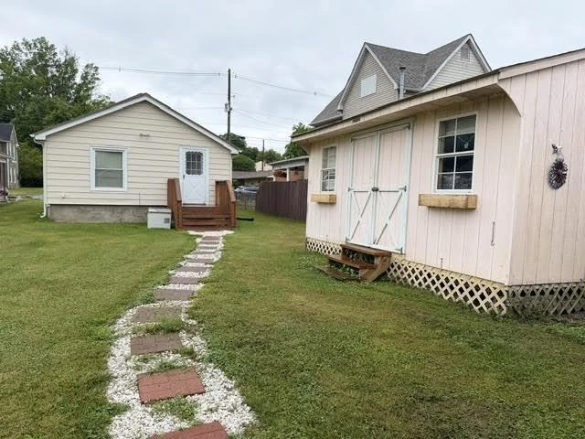 711 Central AVE - Photo 17