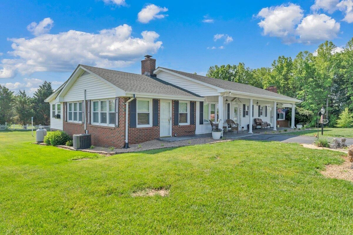 3226 Rakes RD