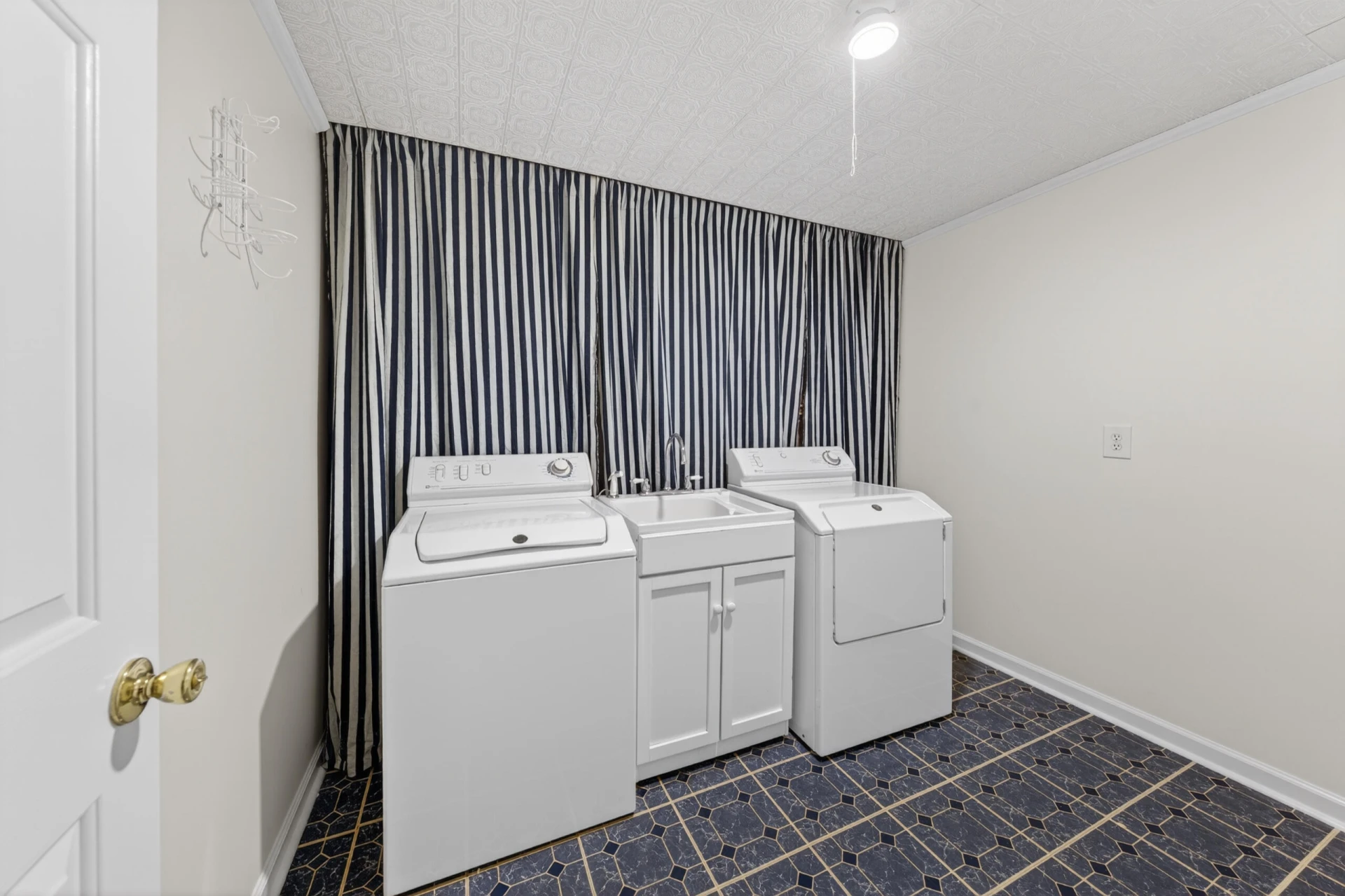 107 Creeden DR - Photo 53
