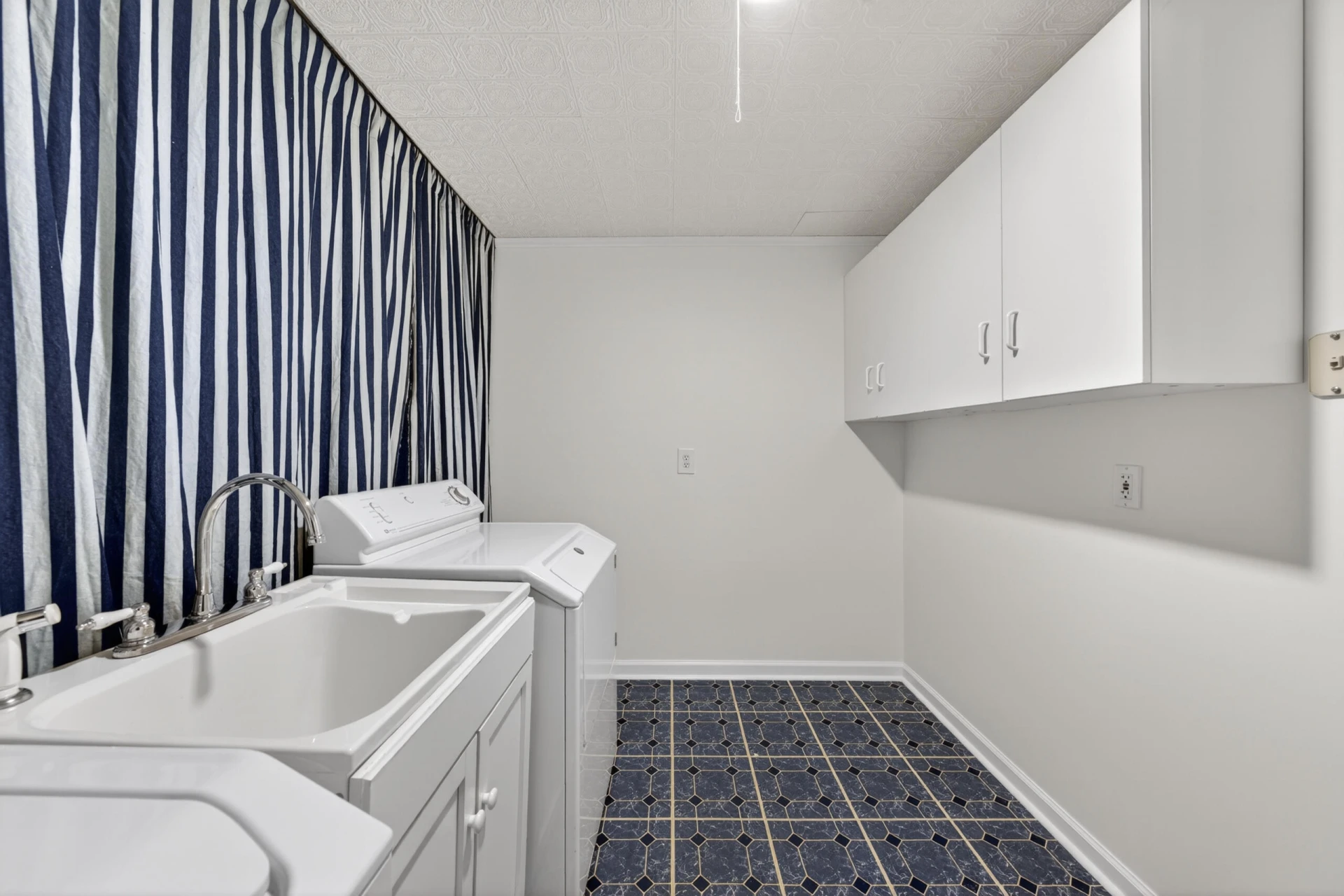 107 Creeden DR - Photo 55