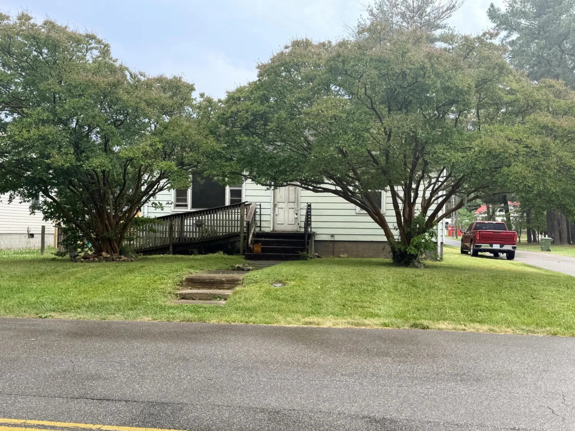 300 E Riverside DR - Photo 11