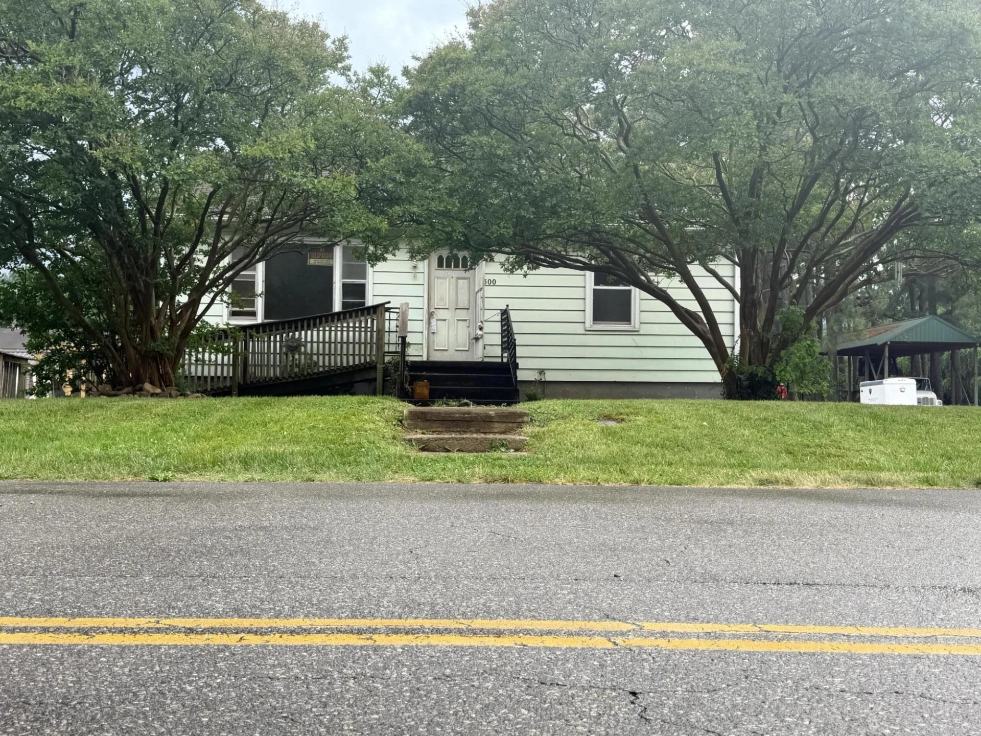 300 E Riverside DR - Photo 2