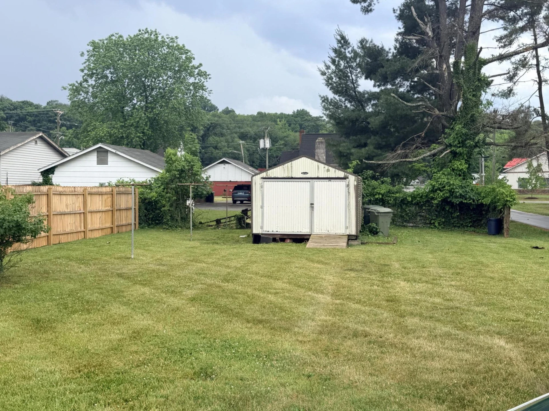 300 E Riverside DR - Photo 3