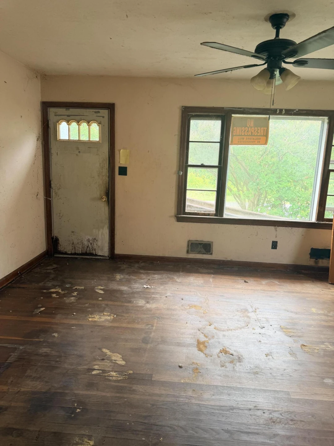 300 E Riverside DR - Photo 6