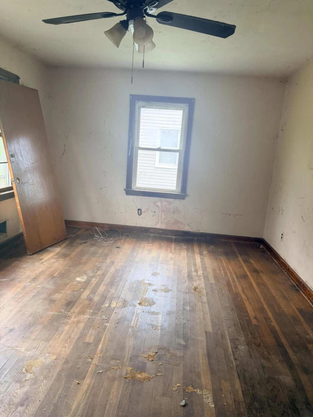 300 E Riverside DR - Photo 7