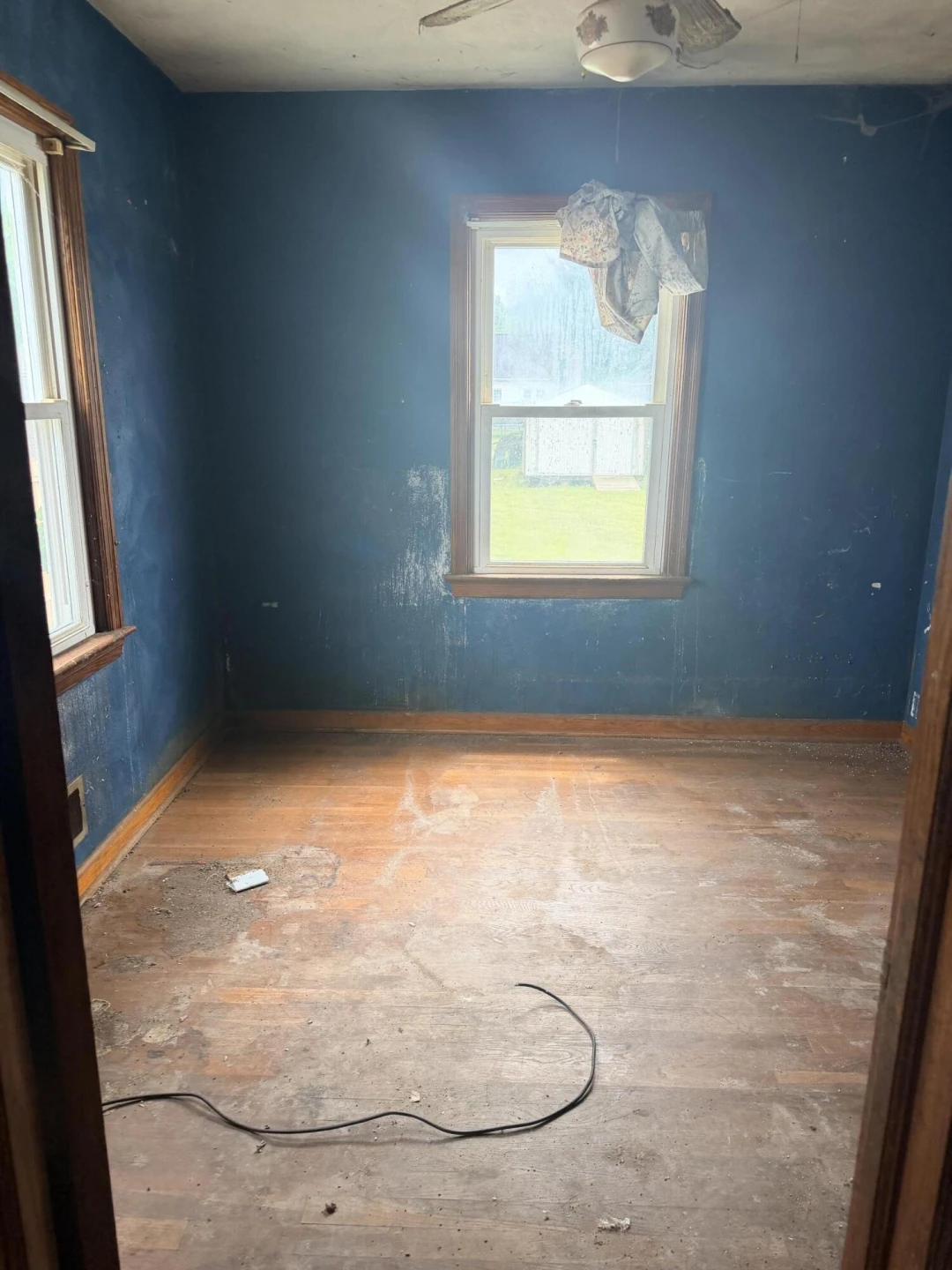 300 E Riverside DR - Photo 8