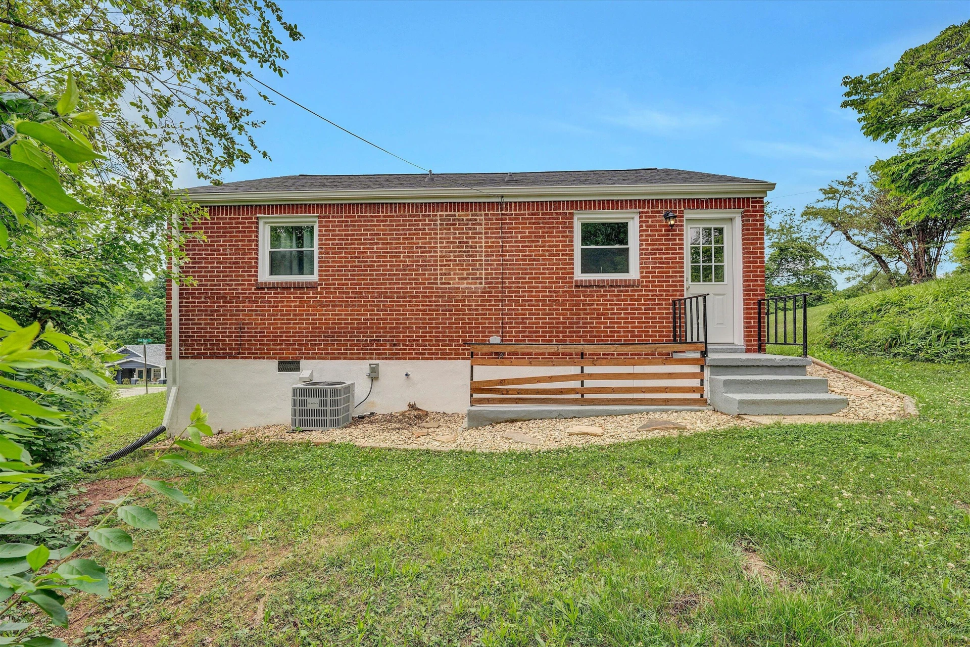 1214 Hamilton AVE SW - Photo 11