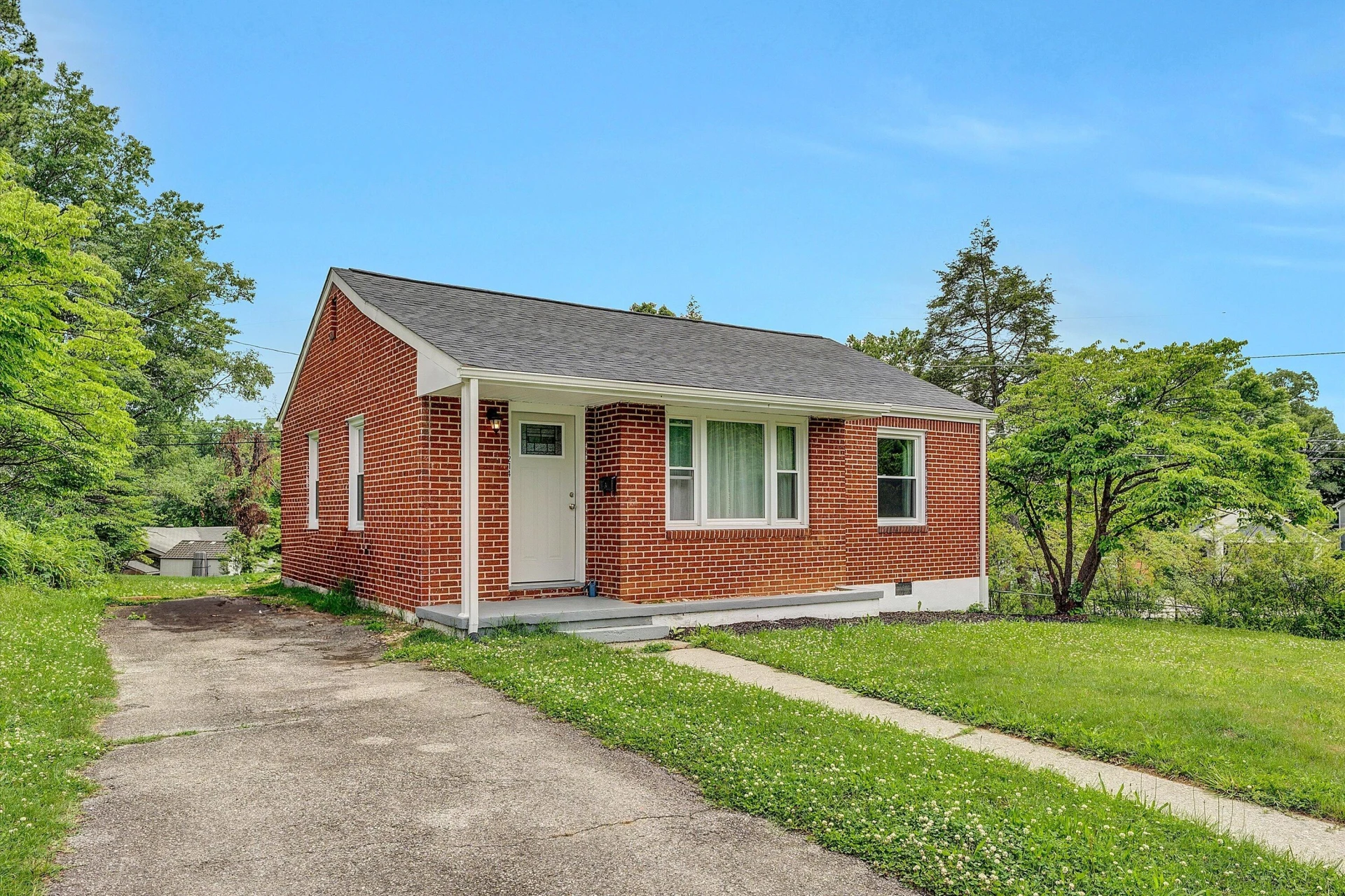 1214 Hamilton AVE SW - Photo 2