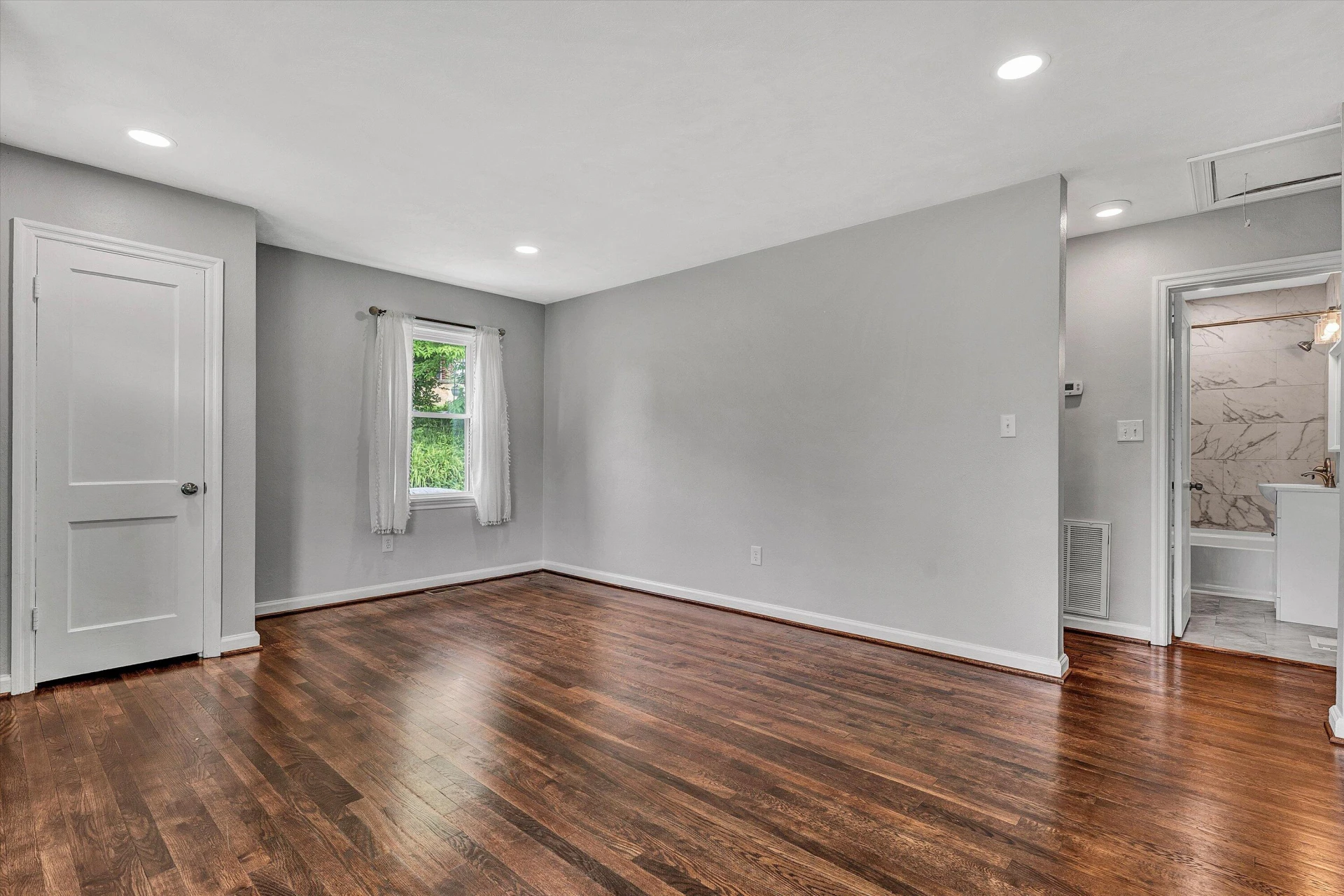1214 Hamilton AVE SW - Photo 4