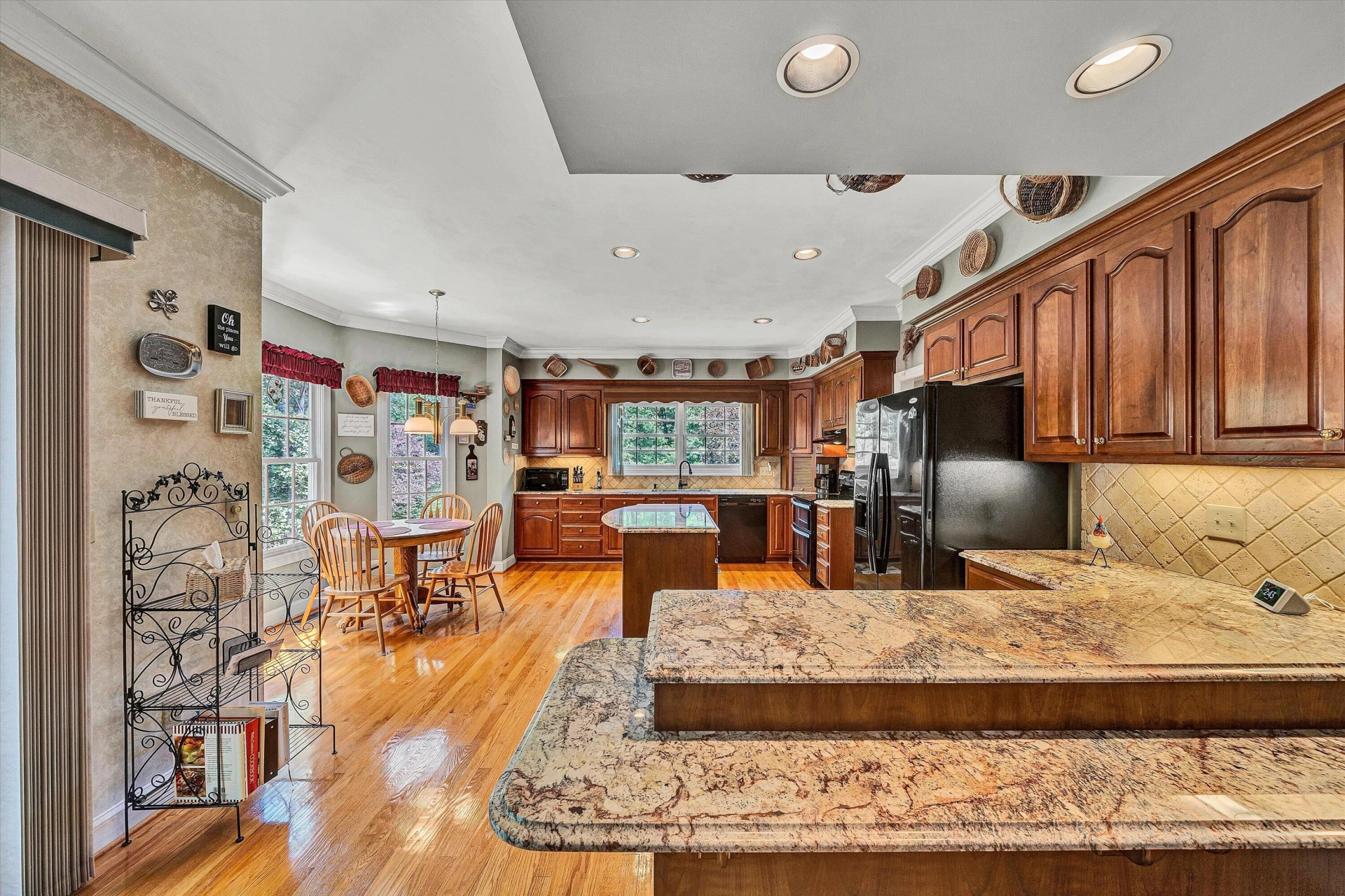 8281 Cardington DR - Photo 3