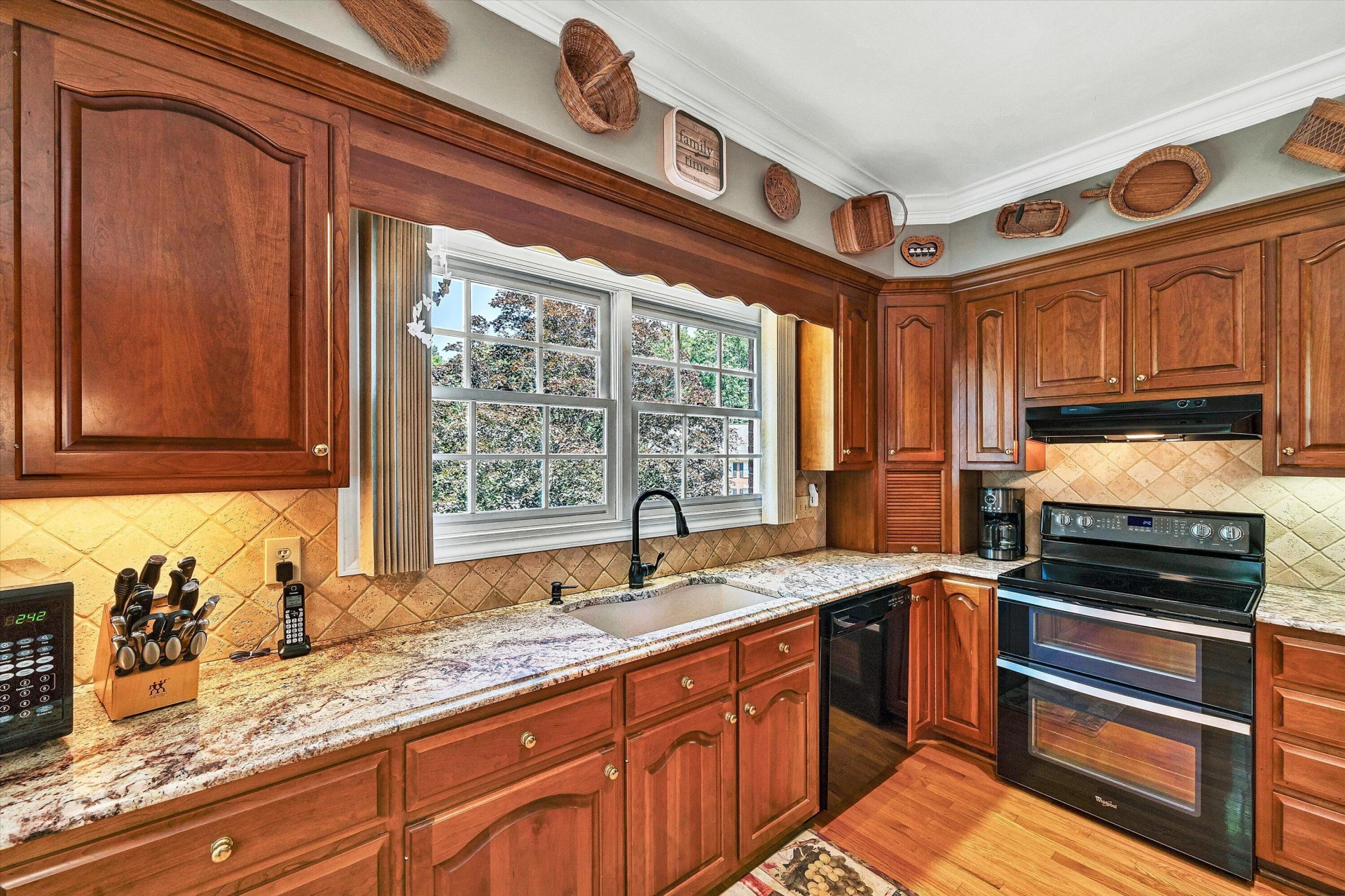 8281 Cardington DR - Photo 5