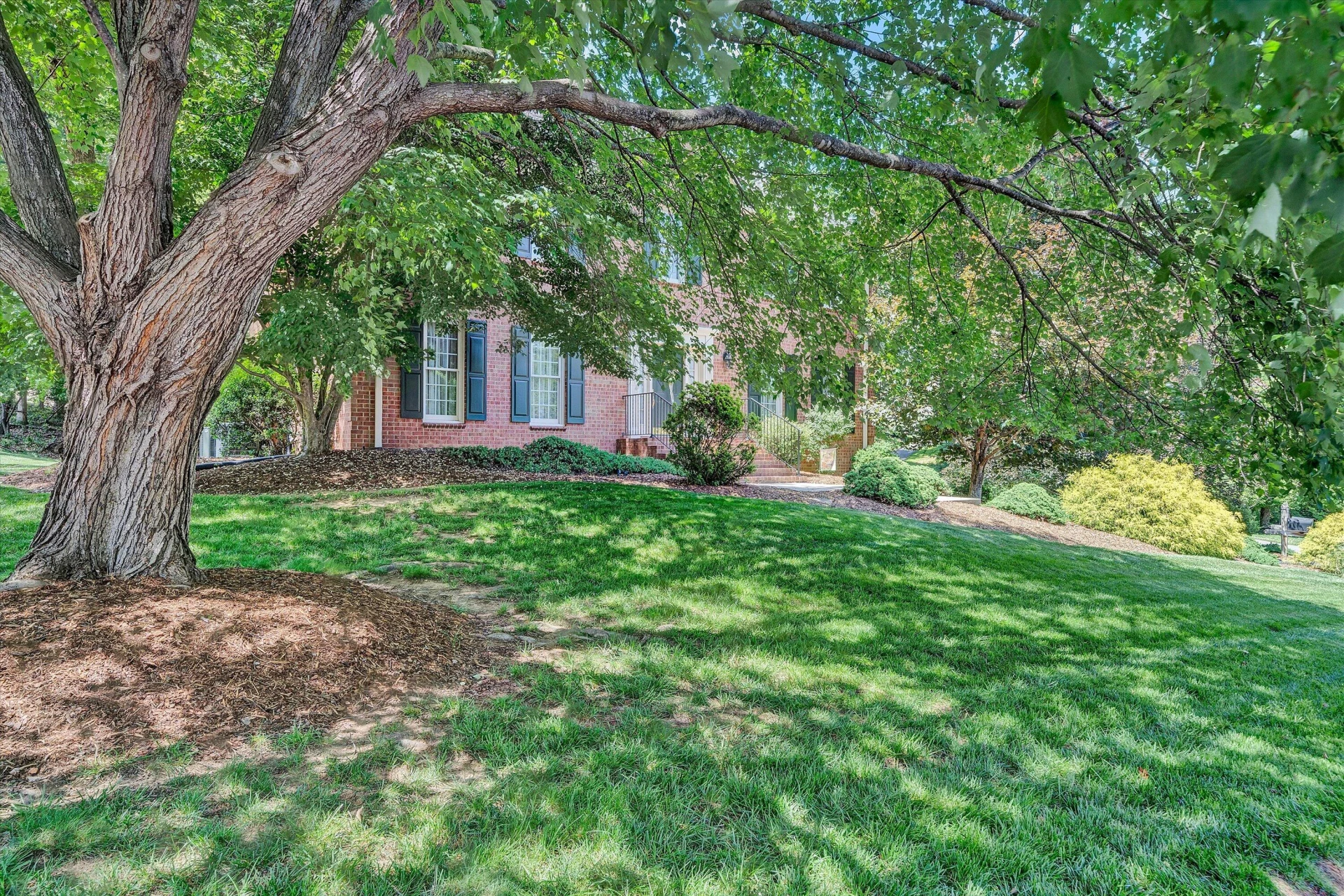 8281 Cardington DR - Photo 49
