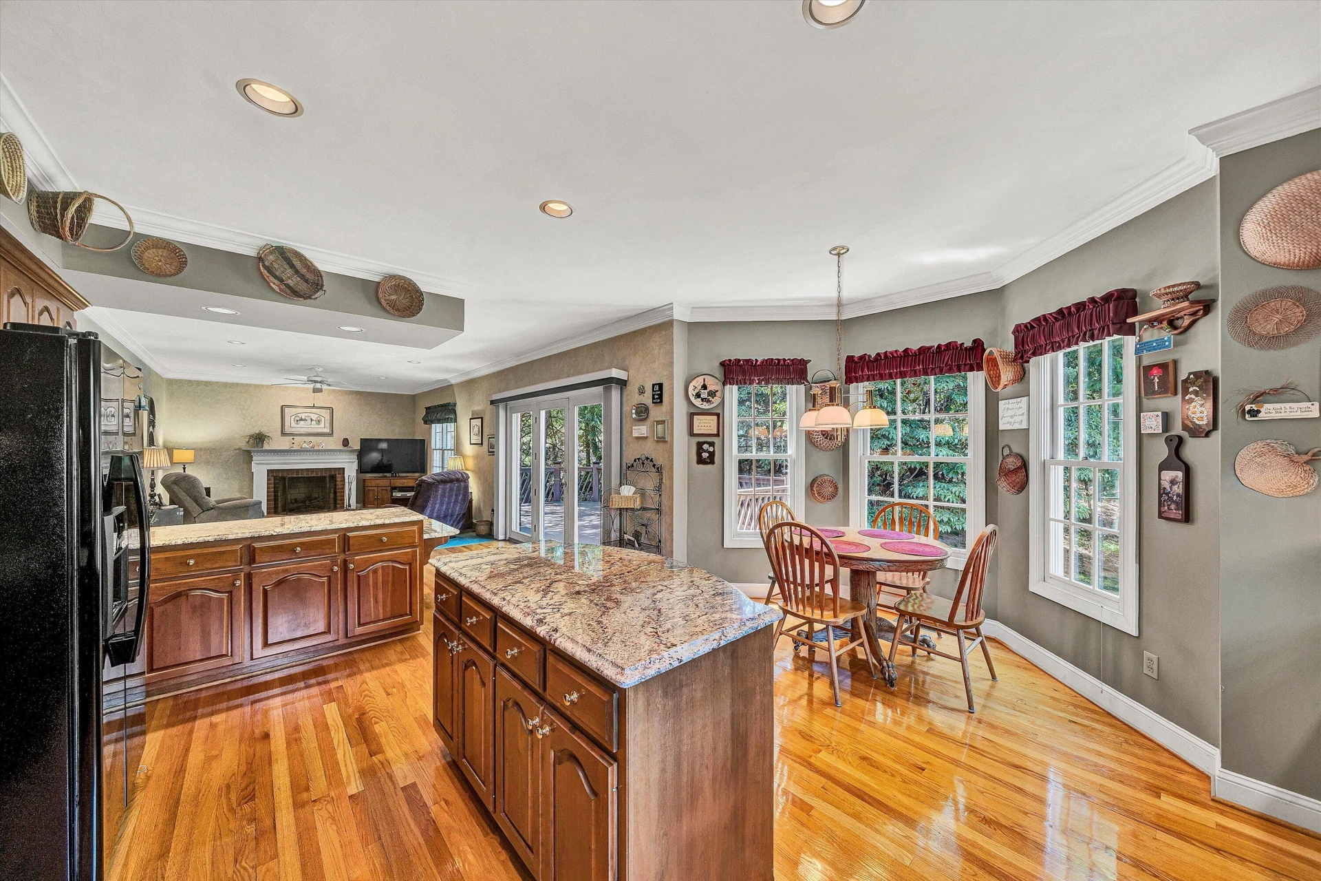 8281 Cardington DR - Photo 7