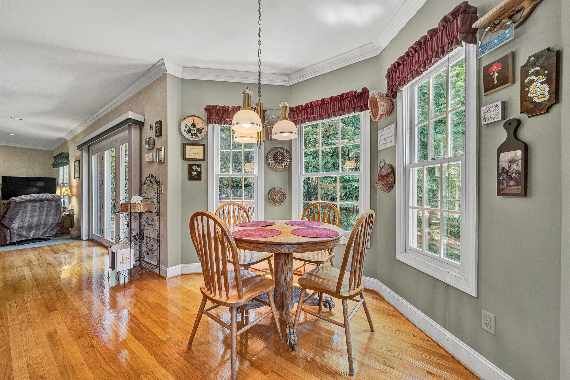 8281 Cardington DR - Photo 10