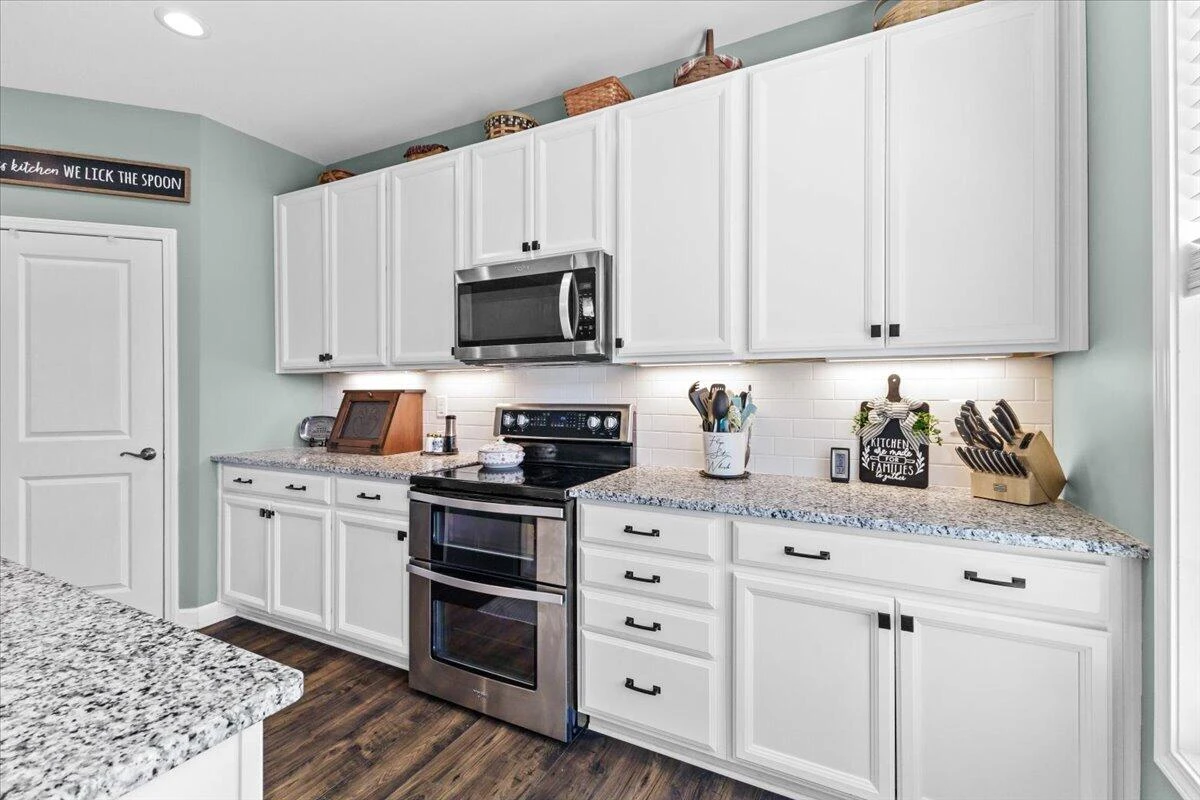 202 Georgia CT NE - Photo 5