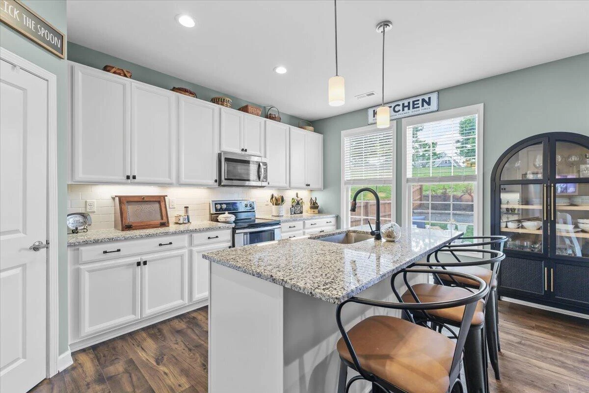 202 Georgia CT NE - Photo 6