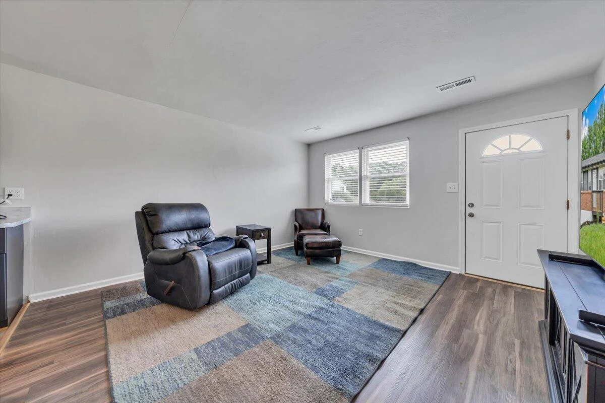 1526 Blanton AVE SE - Photo 6