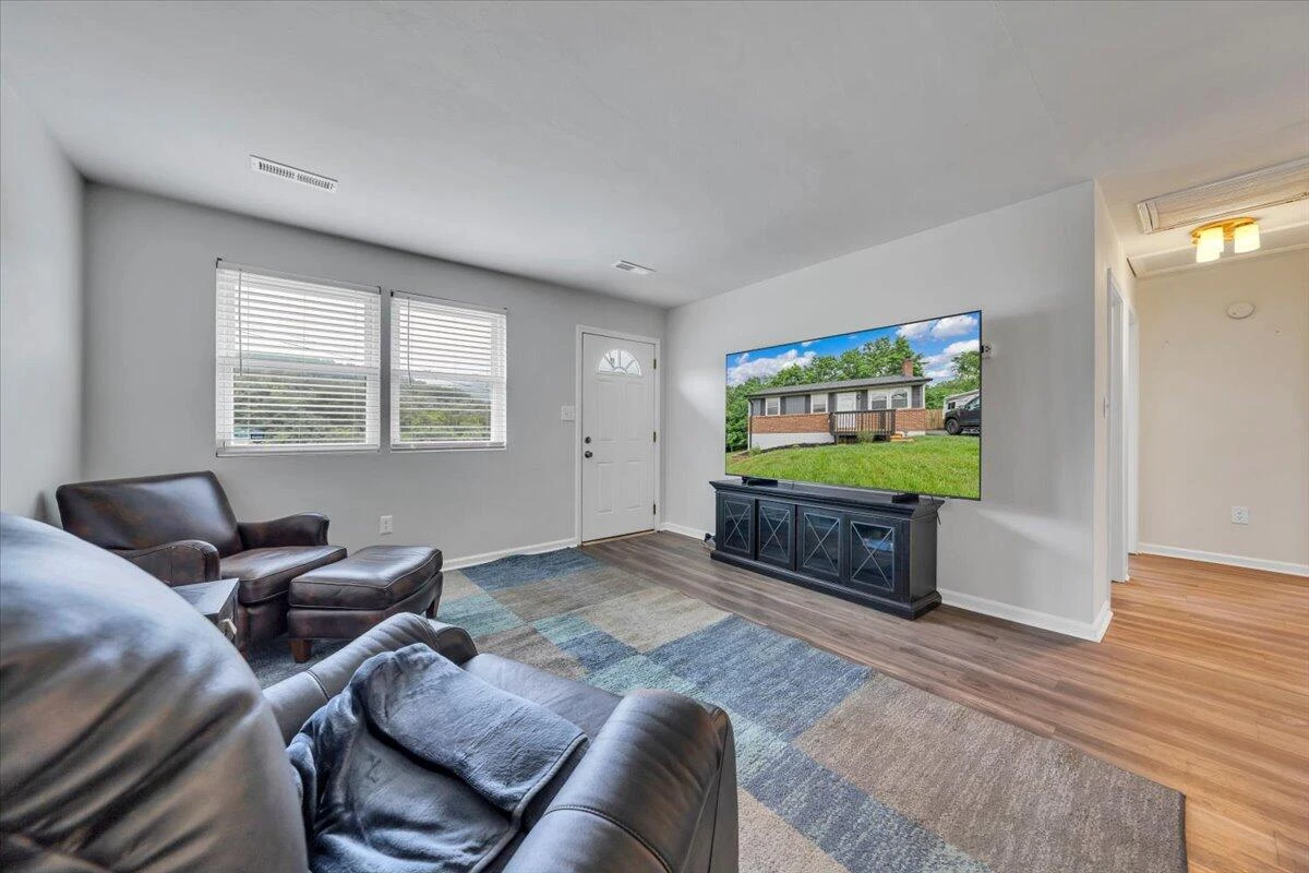 1526 Blanton AVE SE - Photo 7