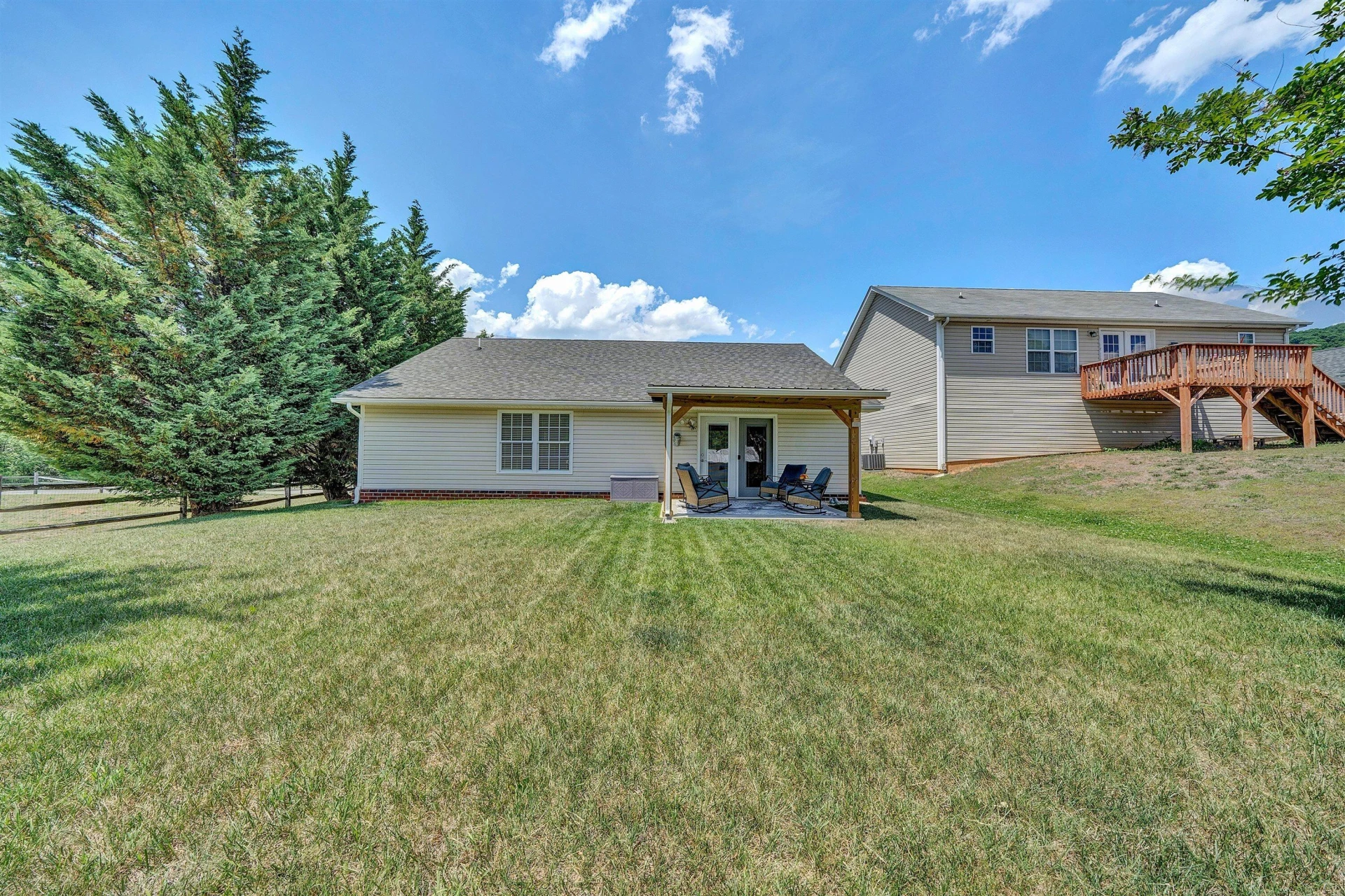 2605 Queens WAY - Photo 29
