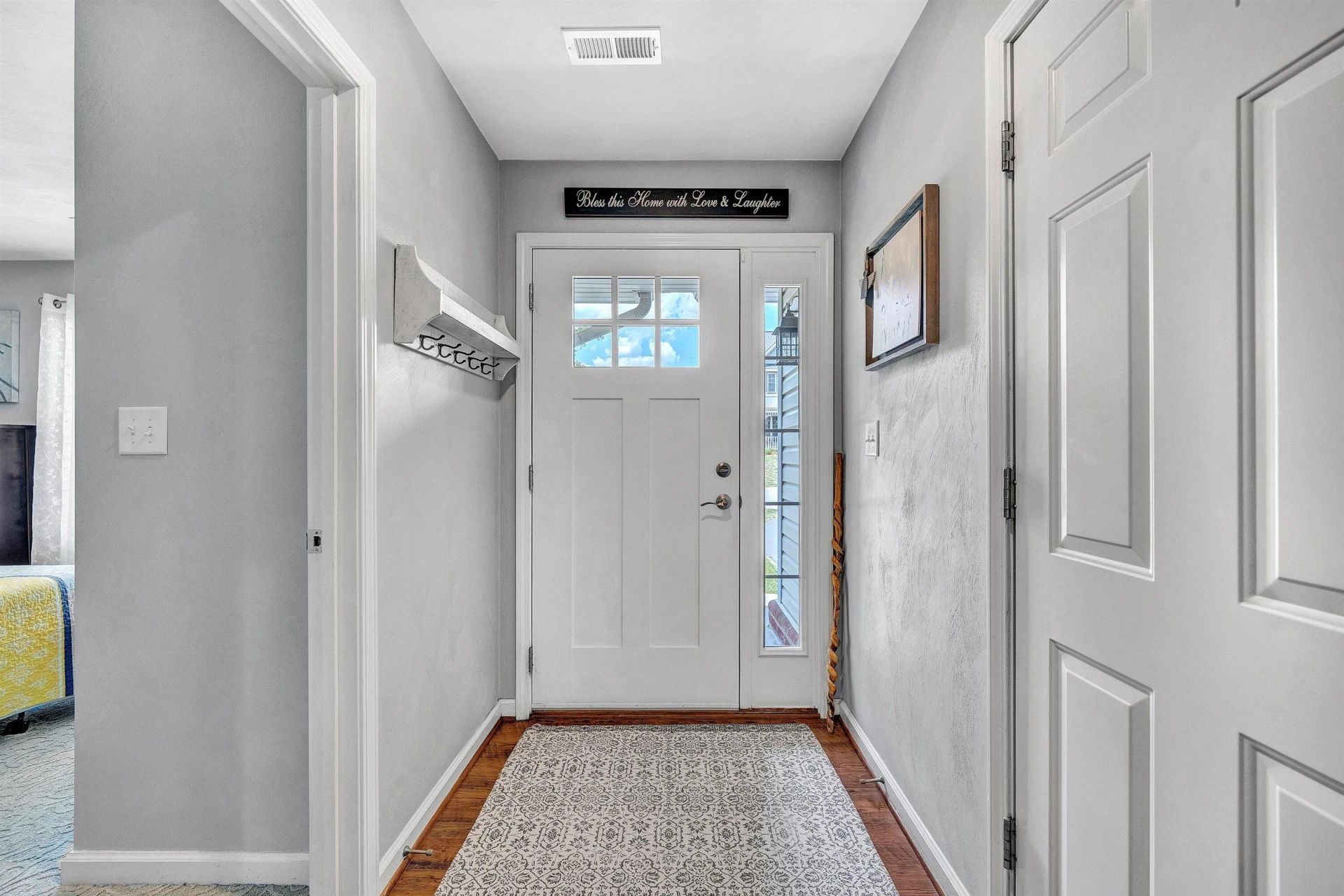 2605 Queens WAY - Photo 3