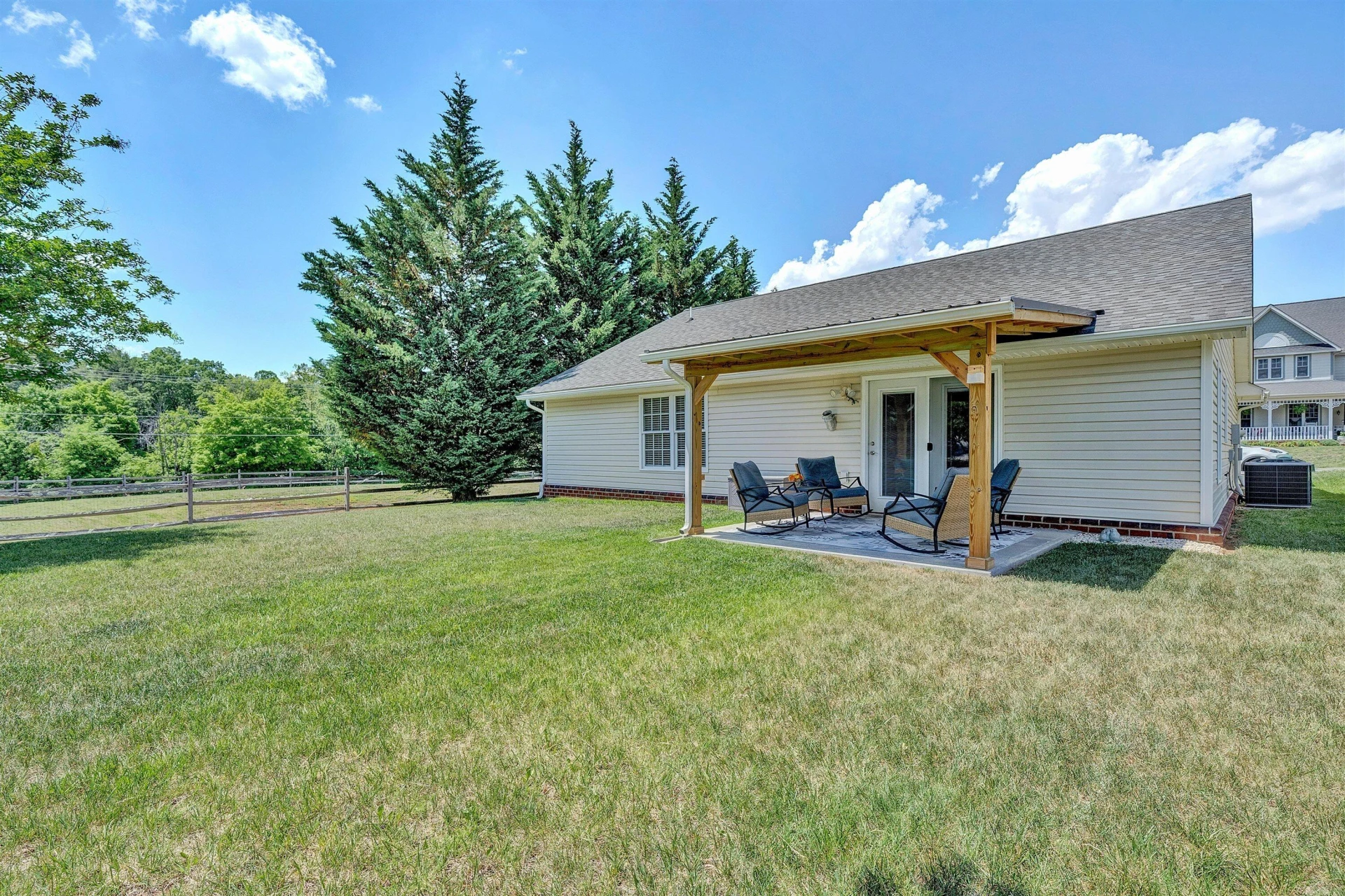 2605 Queens WAY - Photo 30