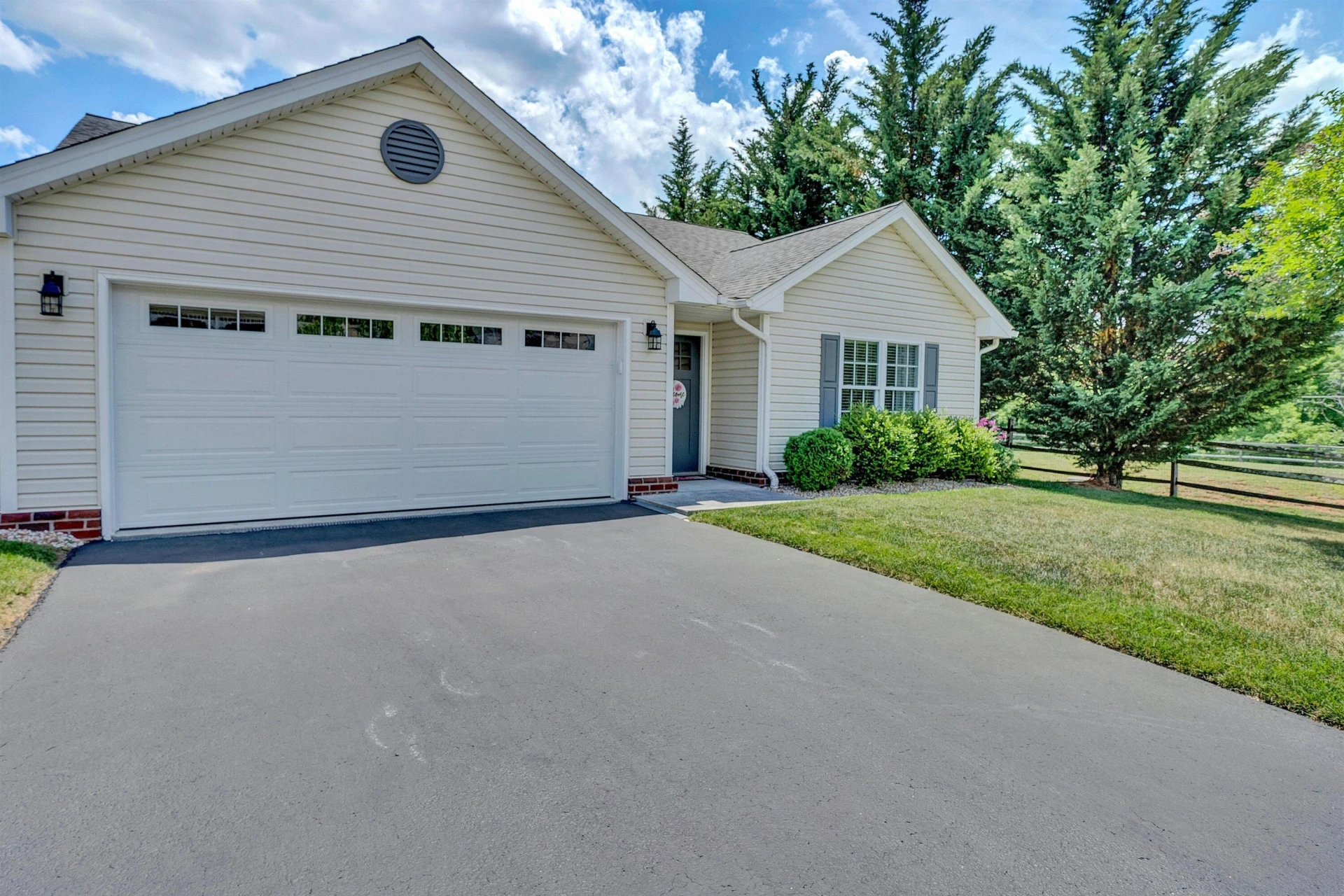 2605 Queens WAY - Photo 31