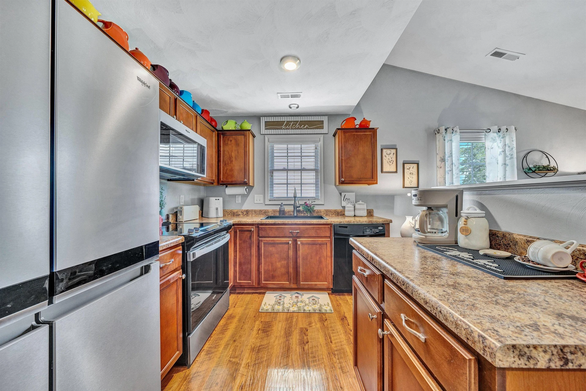 2605 Queens WAY - Photo 7