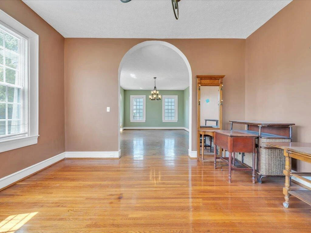 617 E Church ST E - Photo 13