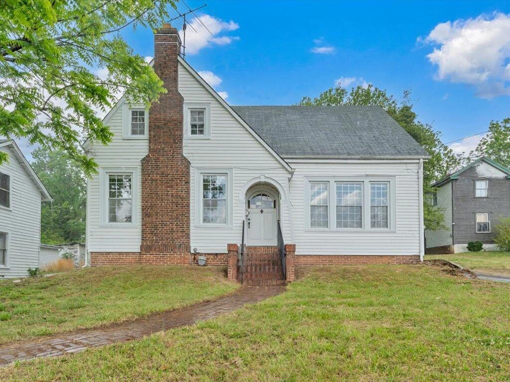 617 E Church ST E - Photo 2