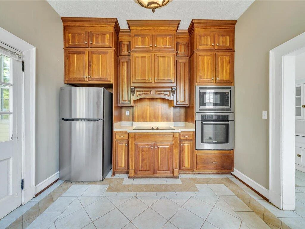 617 E Church ST E - Photo 23