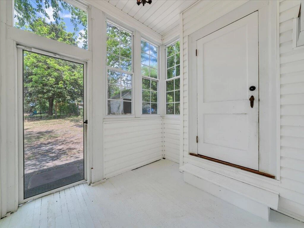 617 E Church ST E - Photo 26