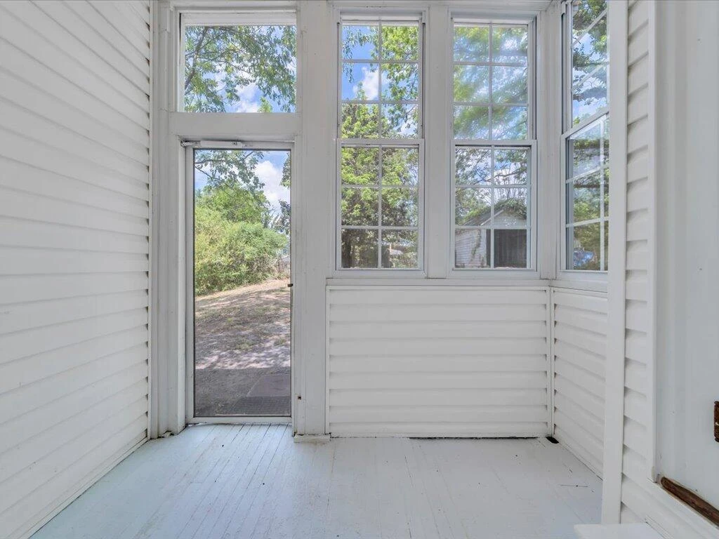 617 E Church ST E - Photo 27