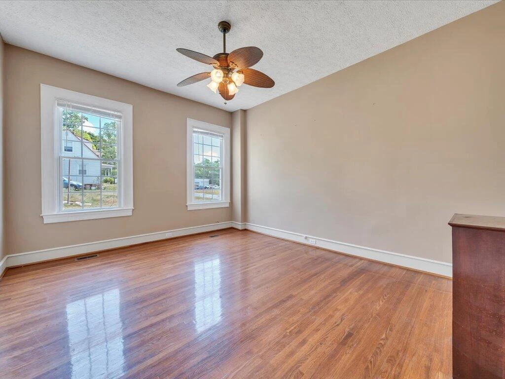 617 E Church ST E - Photo 28