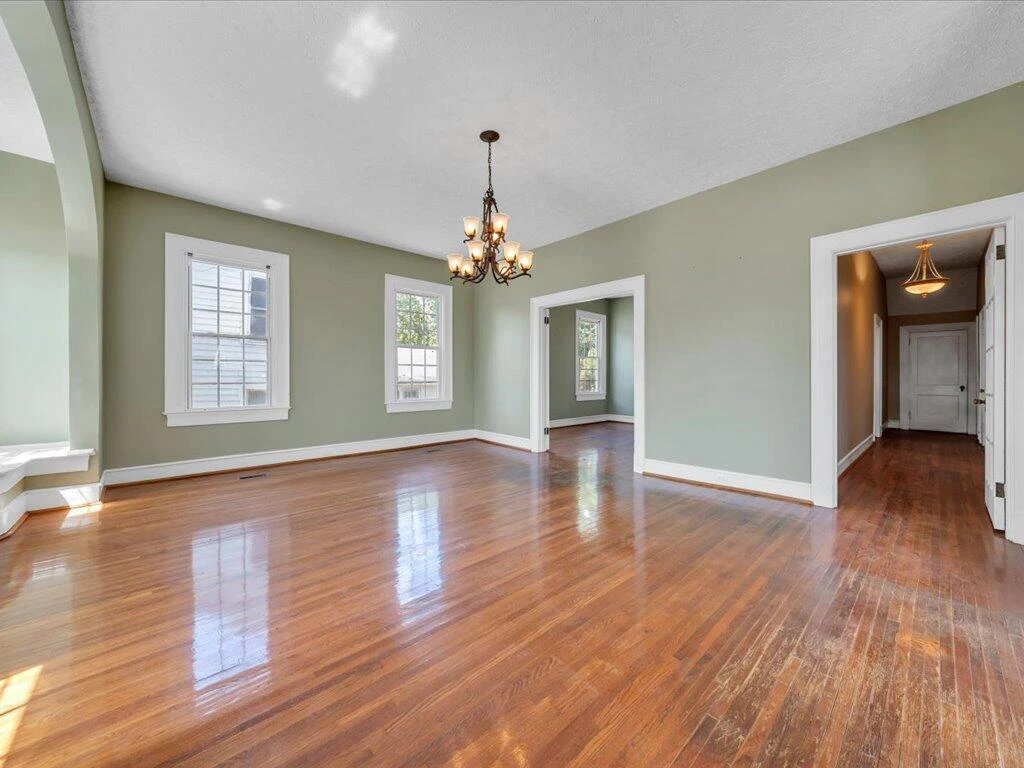 617 E Church ST E - Photo 3