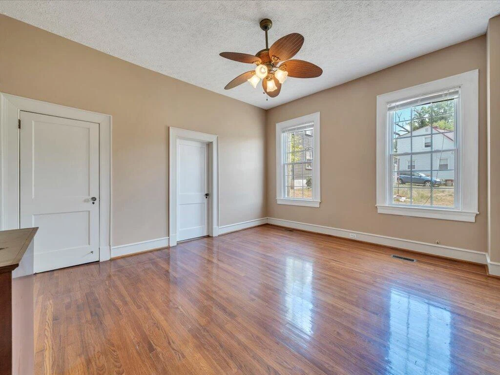 617 E Church ST E - Photo 30