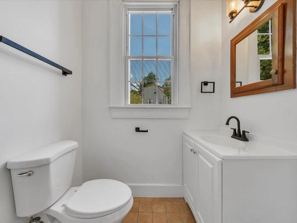 617 E Church ST E - Photo 32